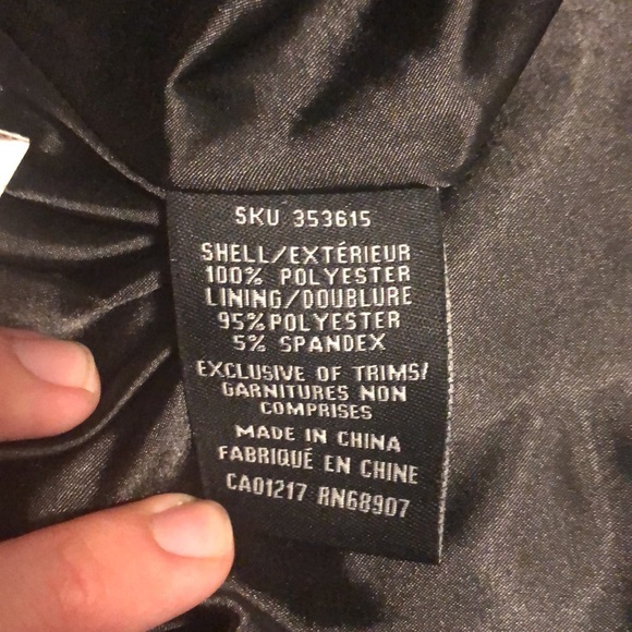 Le Chateau Black pleated skirt size 12 - Picture 9 of 9